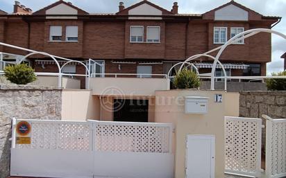 Vista exterior de Casa o xalet en venda en Terradillos amb Terrassa i Piscina