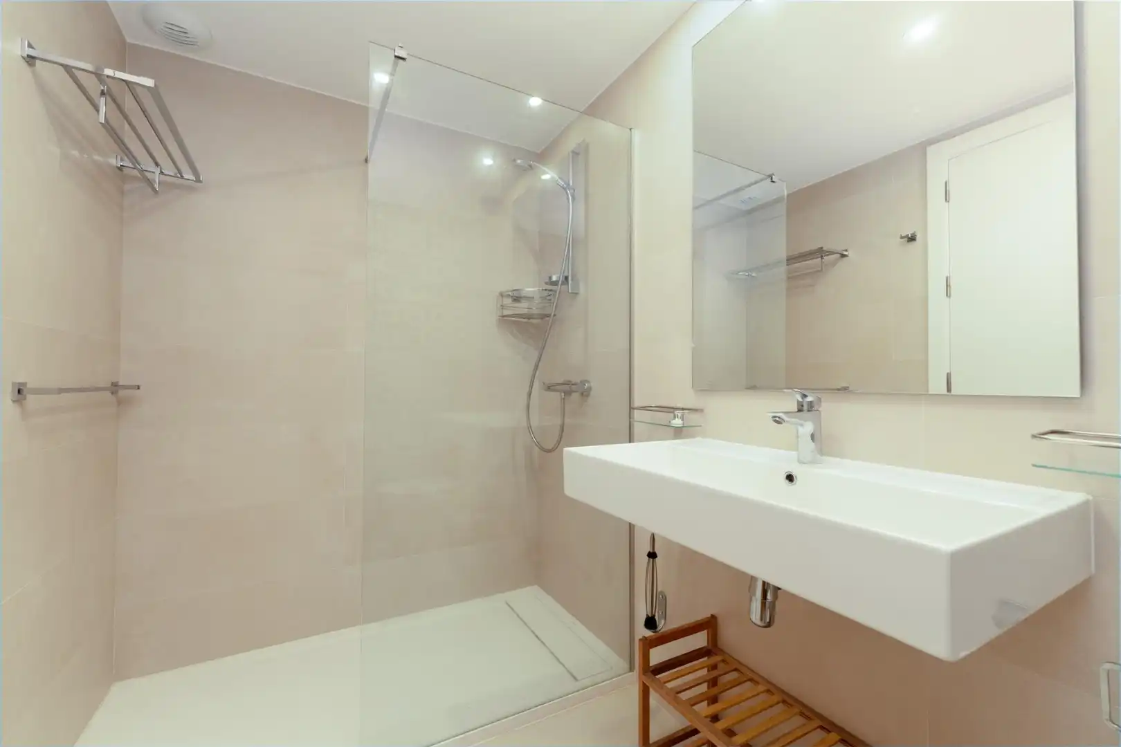 Bathroom of Flat for sale in Rincón de la Victoria  with Air Conditioner and Community pool