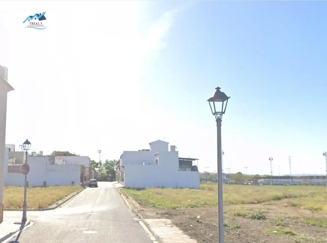 Vista exterior de Casa o xalet en venda en Las Cabezas de San Juan amb Jardí privat