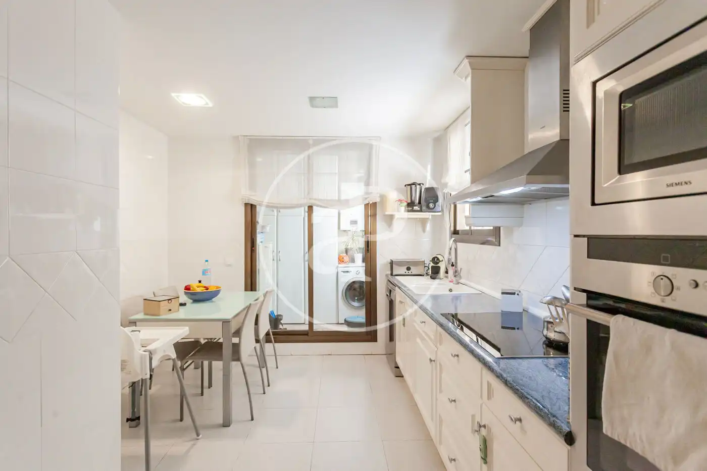 Küche von Wohnung zum Verkauf in Majadahonda mit Klimaanlage, Heizung und Privatgarten