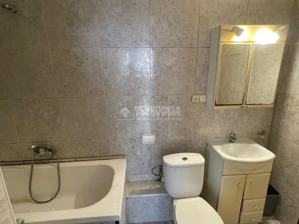 Badezimmer von Wohnung zum Verkauf in Barcelona mit Balkon