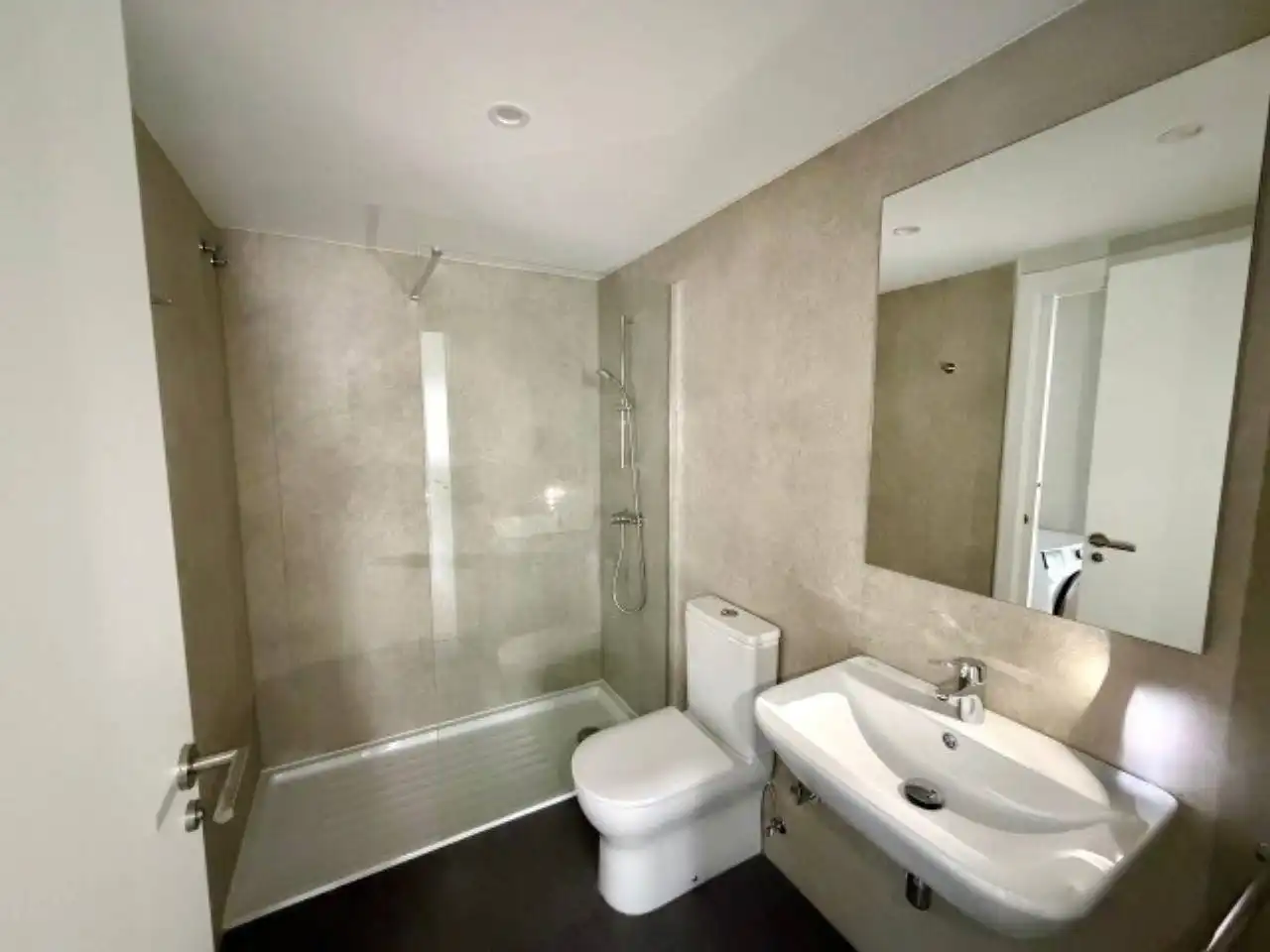 Bathroom of Flat for rent in Terrassa  with Air Conditioner, Heating and Parquet flooring