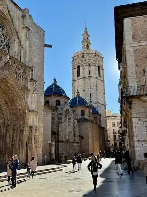 Exterior view of Ground floor for rent in Valencia  with Air Conditioner and Furnished