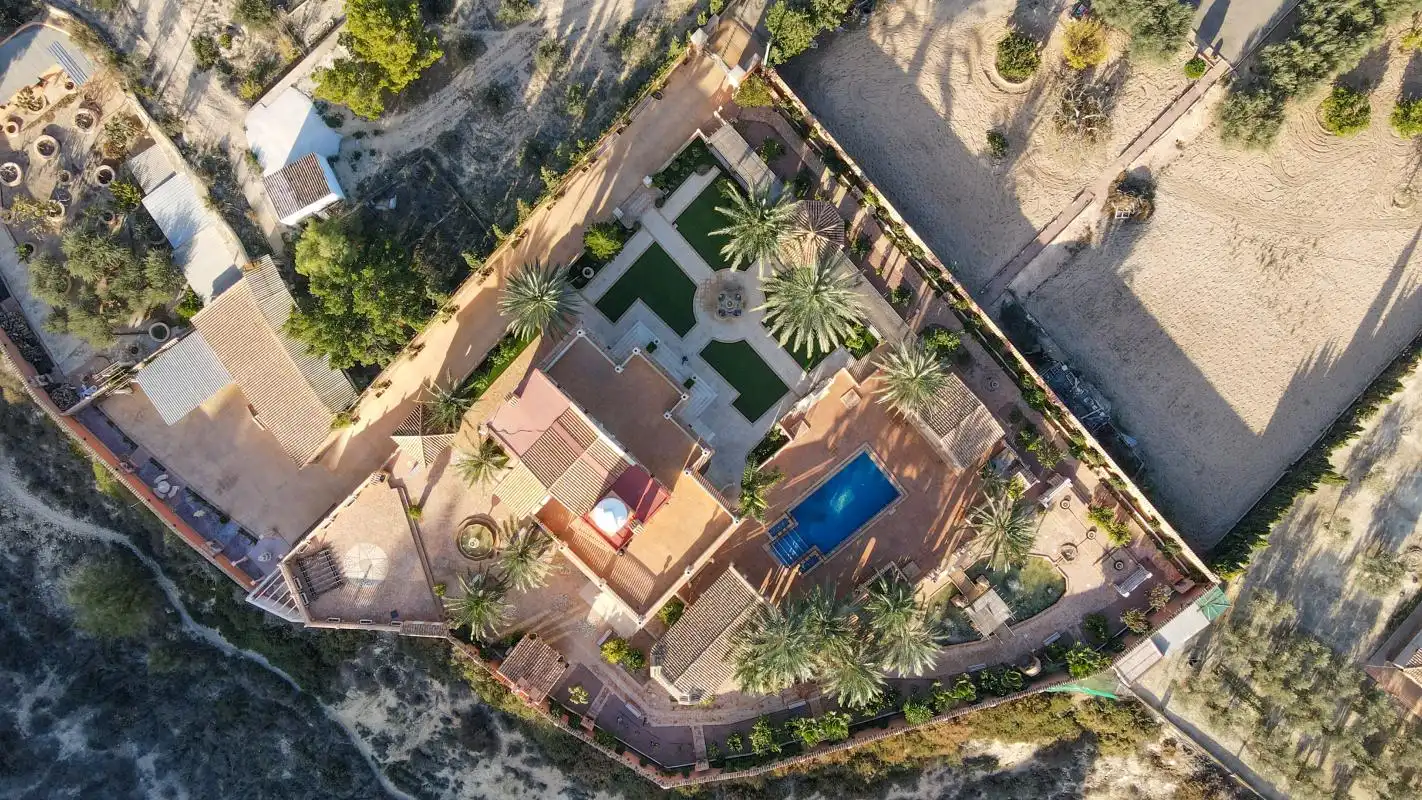 Vista exterior de Casa o xalet en venda en Elche / Elx amb Aire condicionat, Calefacció i Jardí privat