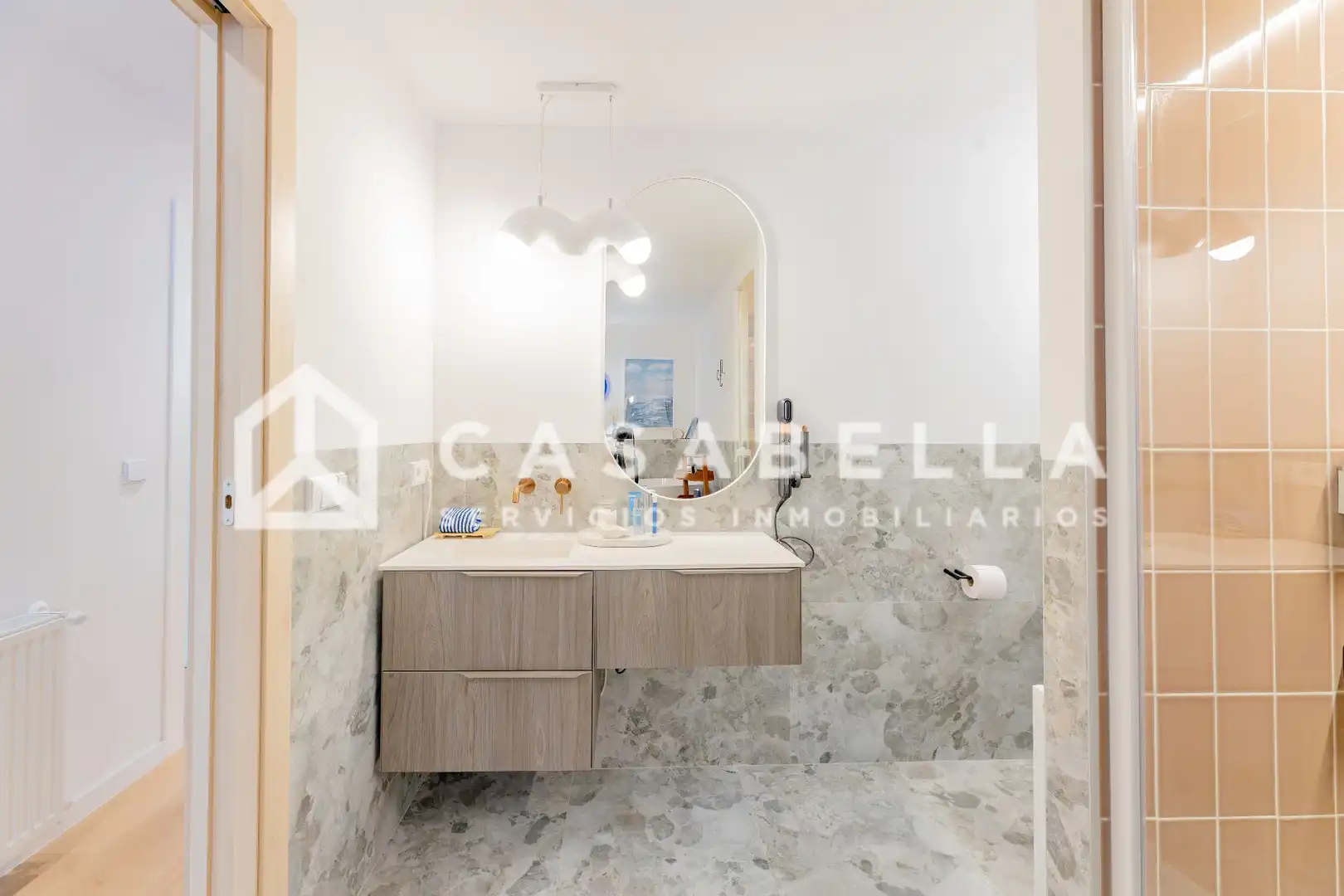 Bathroom of Flat for sale in Valencia  with Air Conditioner, Heating and Terrace