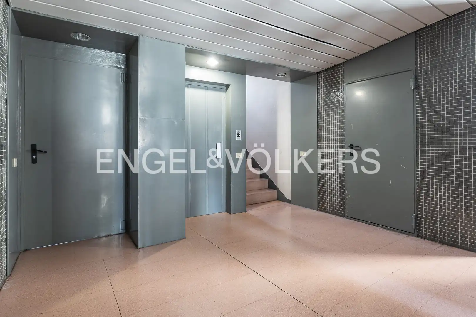 Piso en venta en Barcelona con Calefacción y Parquet