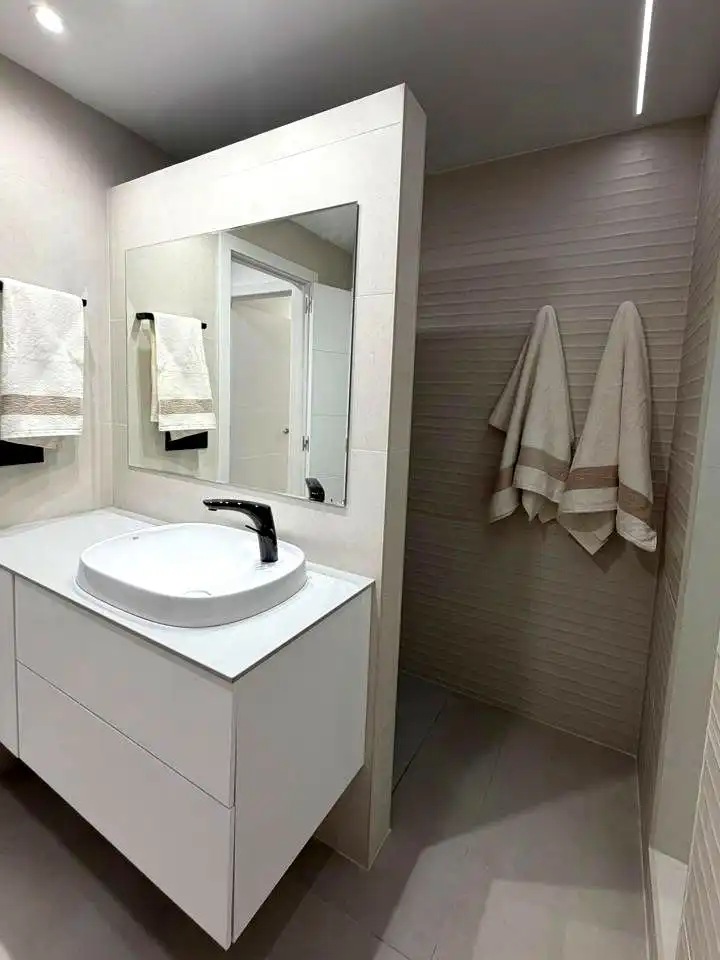 Baño de Piso de alquiler en San Bartolomé de Tirajana con Aire acondicionado, Terraza y Internet