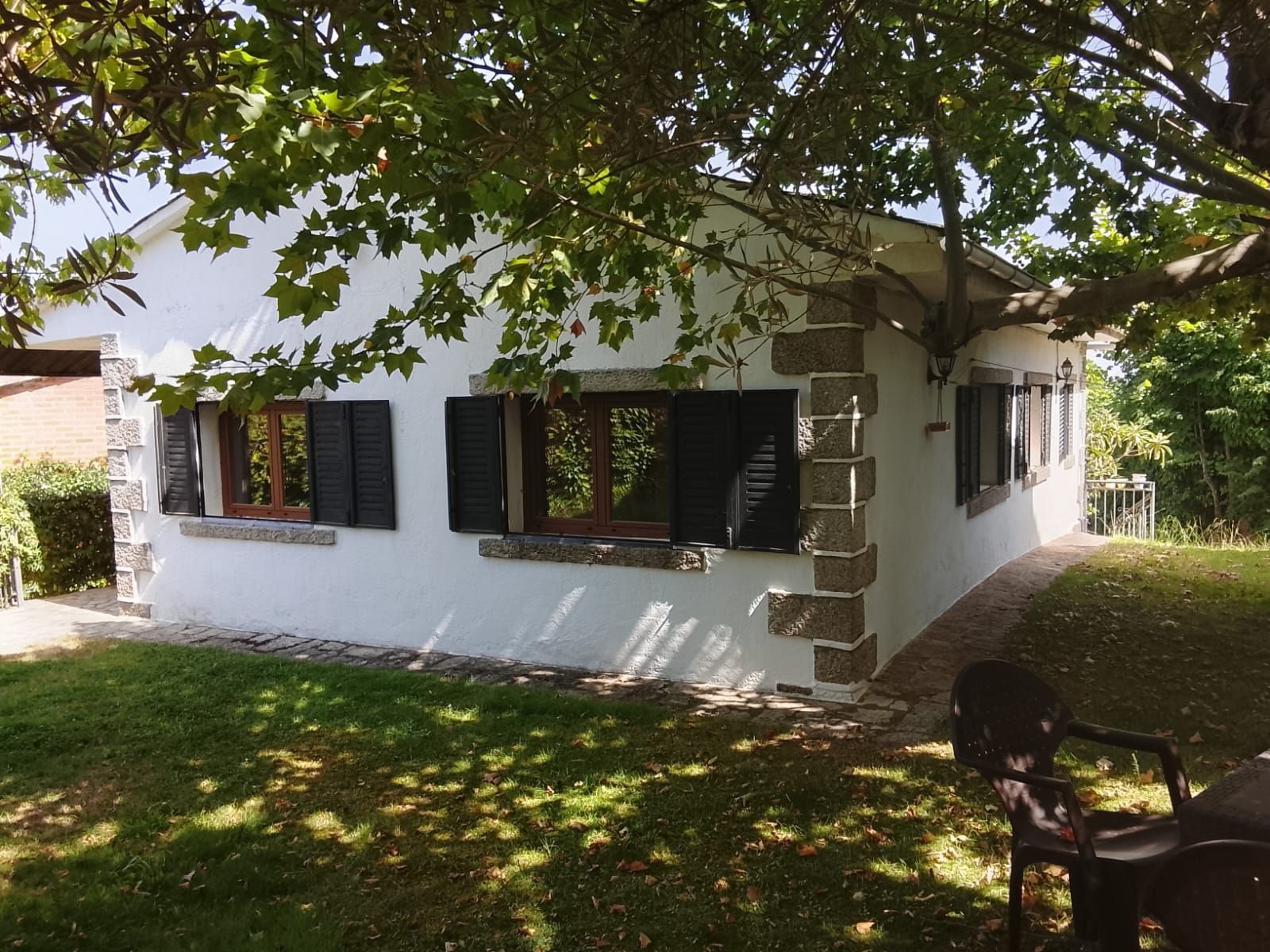 Exterior view of House or chalet for sale in El Hoyo de Pinares   with Heating, Private garden and Furnished