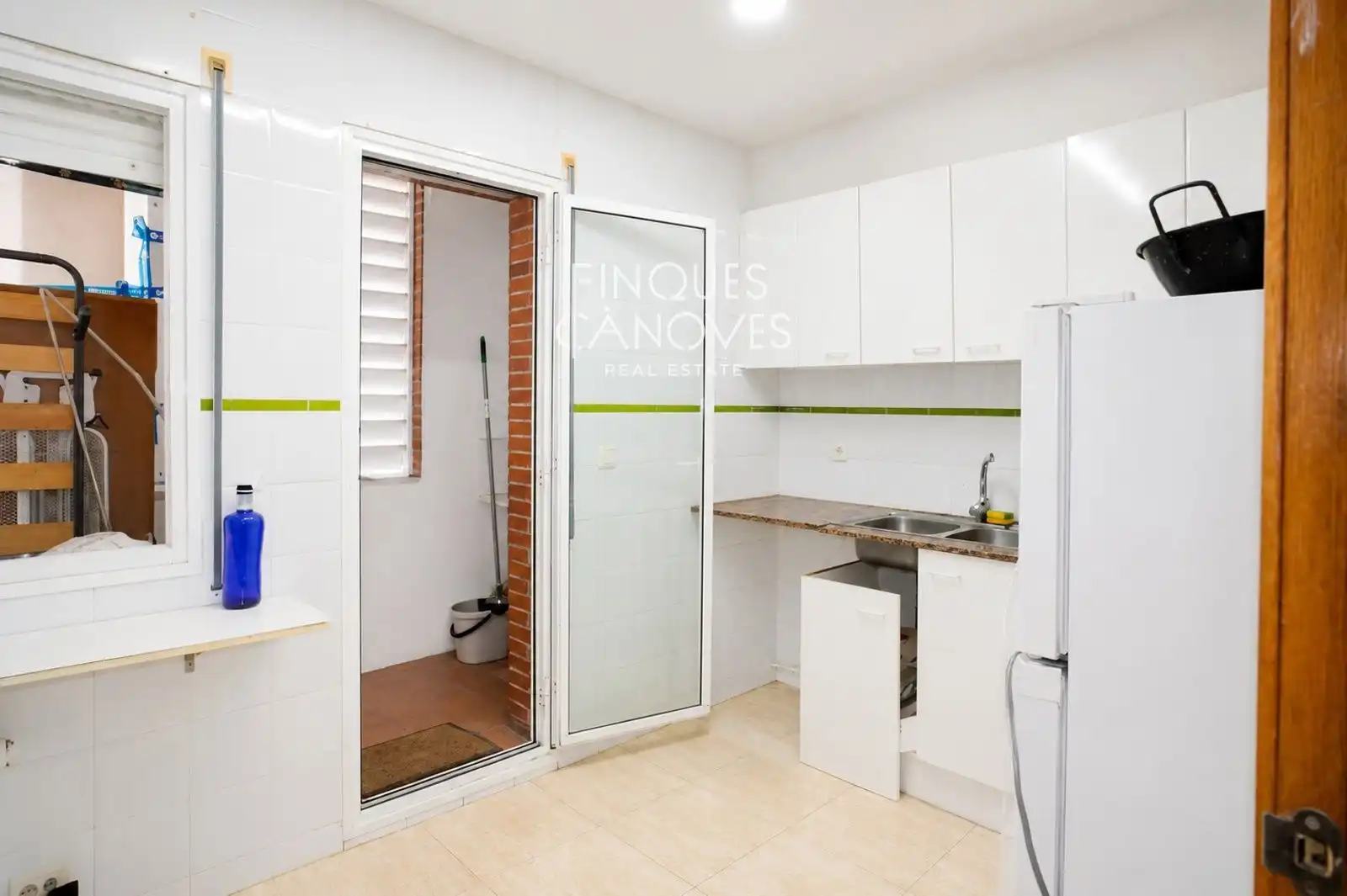 Cocina de Piso en venta en Girona con Calefacción, Trastero y Horno