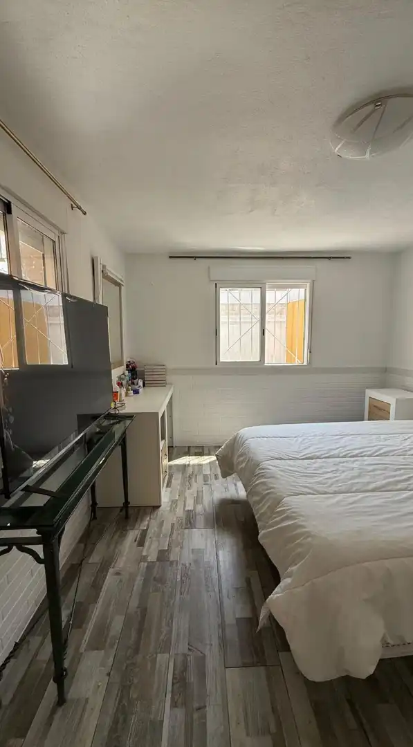 Dormitori de Casa adosada en venda en Cornellà de Llobregat amb Aire condicionat, Calefacció i Terrassa