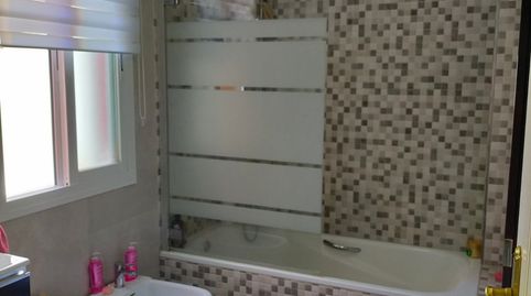 Elegante casa de tres dormitorios con garaje privado y piscina comunitaria, imatge 5