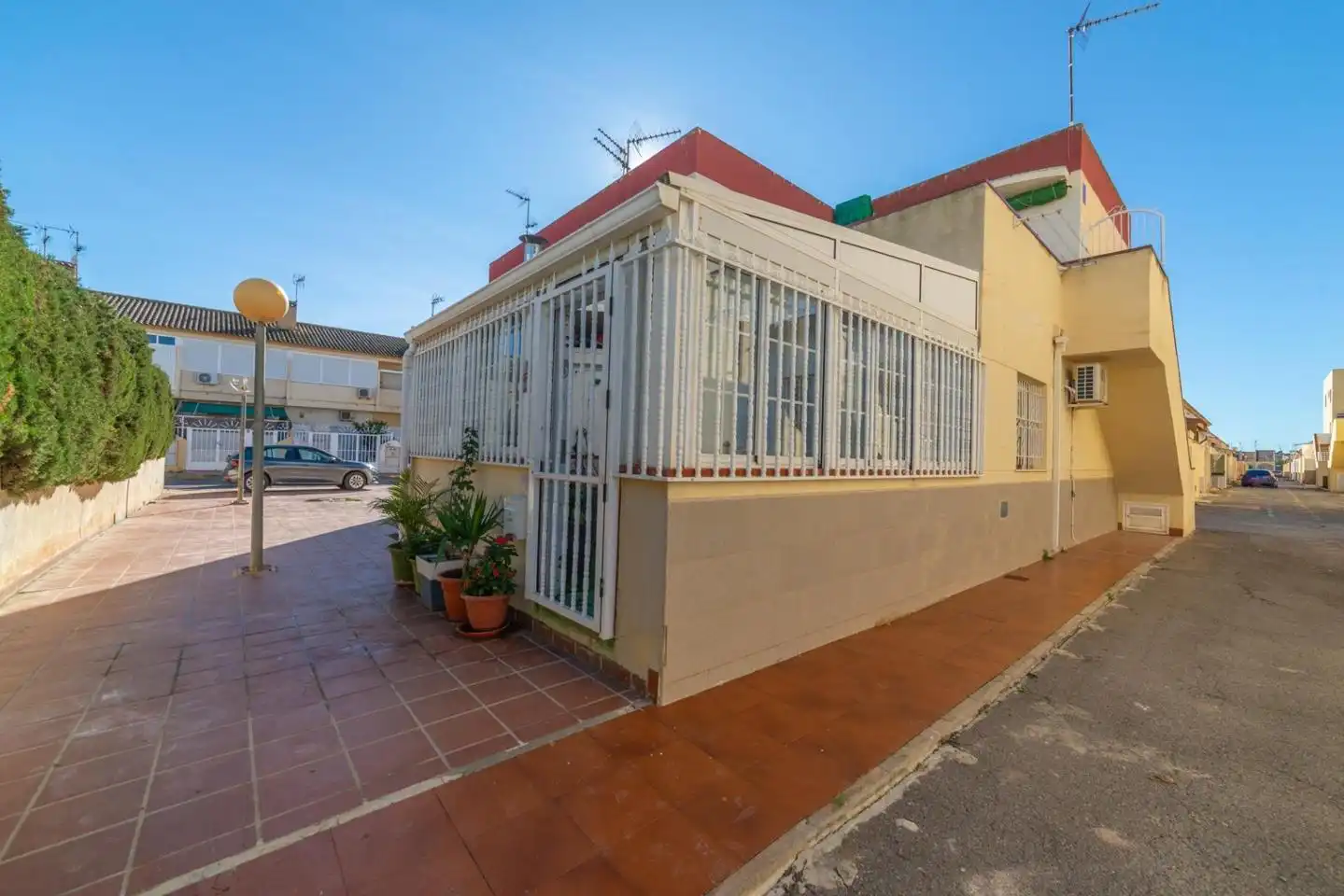 Außenansicht von Erdgeschoss zum Verkauf in Los Alcázares mit Klimaanlage, Terrasse und Abstellraum