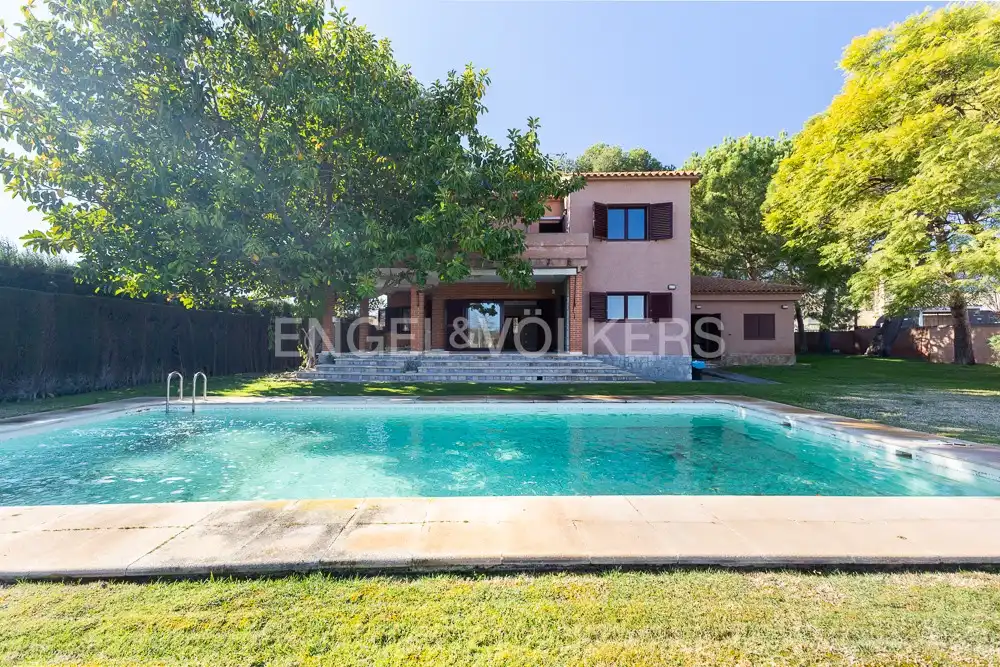 Piscina de Casa o chalet en venta en La Pobla de Vallbona con Aire acondicionado, Calefacción y Jardín privado