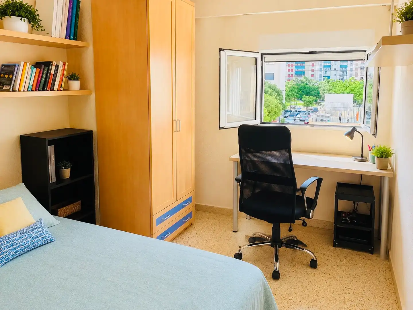Bedroom of Flat for sale in Valencia  with Air Conditioner, Heating and Terrace