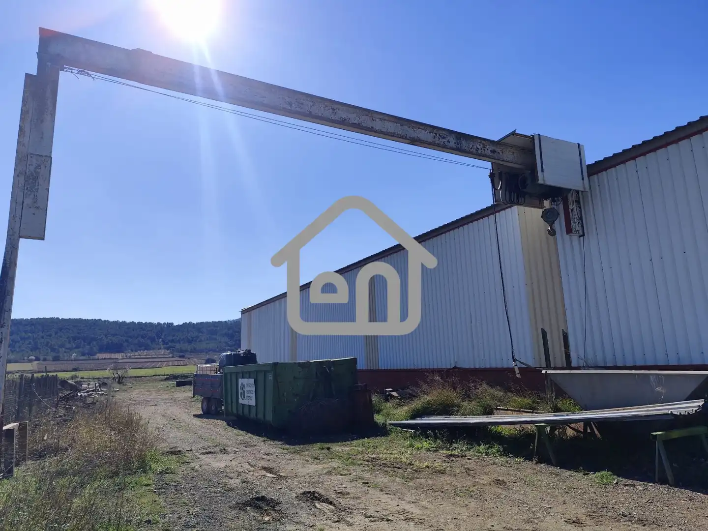 Außenansicht von Fabrikhallen zum Verkauf in Requena mit Alarm