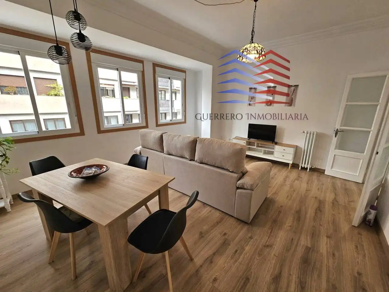 Sala d'estar de Pis de lloguer en Ourense Capital  amb Calefacció i Moblat