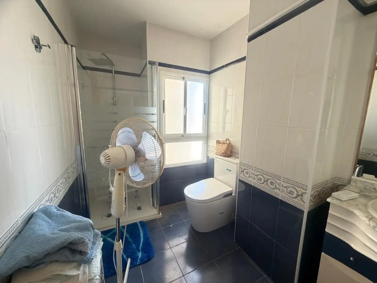 Badezimmer von Wohnungen zum Verkauf in Águilas mit Terrasse, Möbliert und Balkon