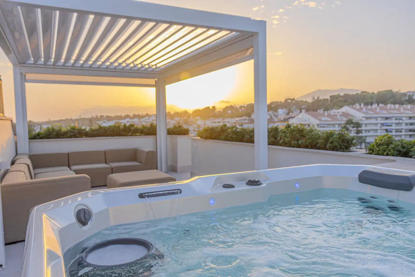 Terrasse von Dachboden zur Miete in Marbella mit Klimaanlage, Möbliert und Fernseher