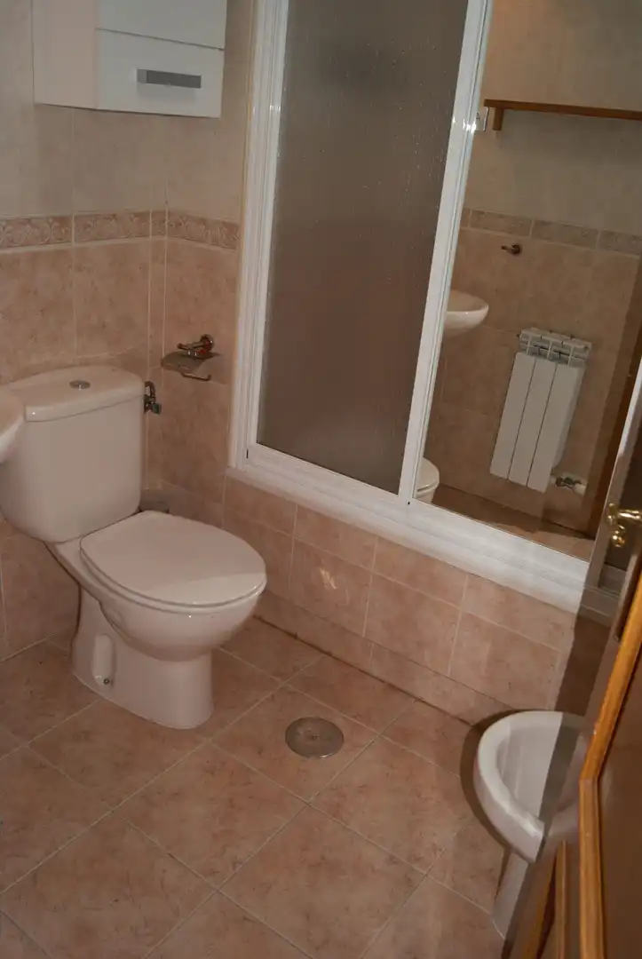 Baño de Piso de alquiler en Ávila con Calefacción y Amueblado