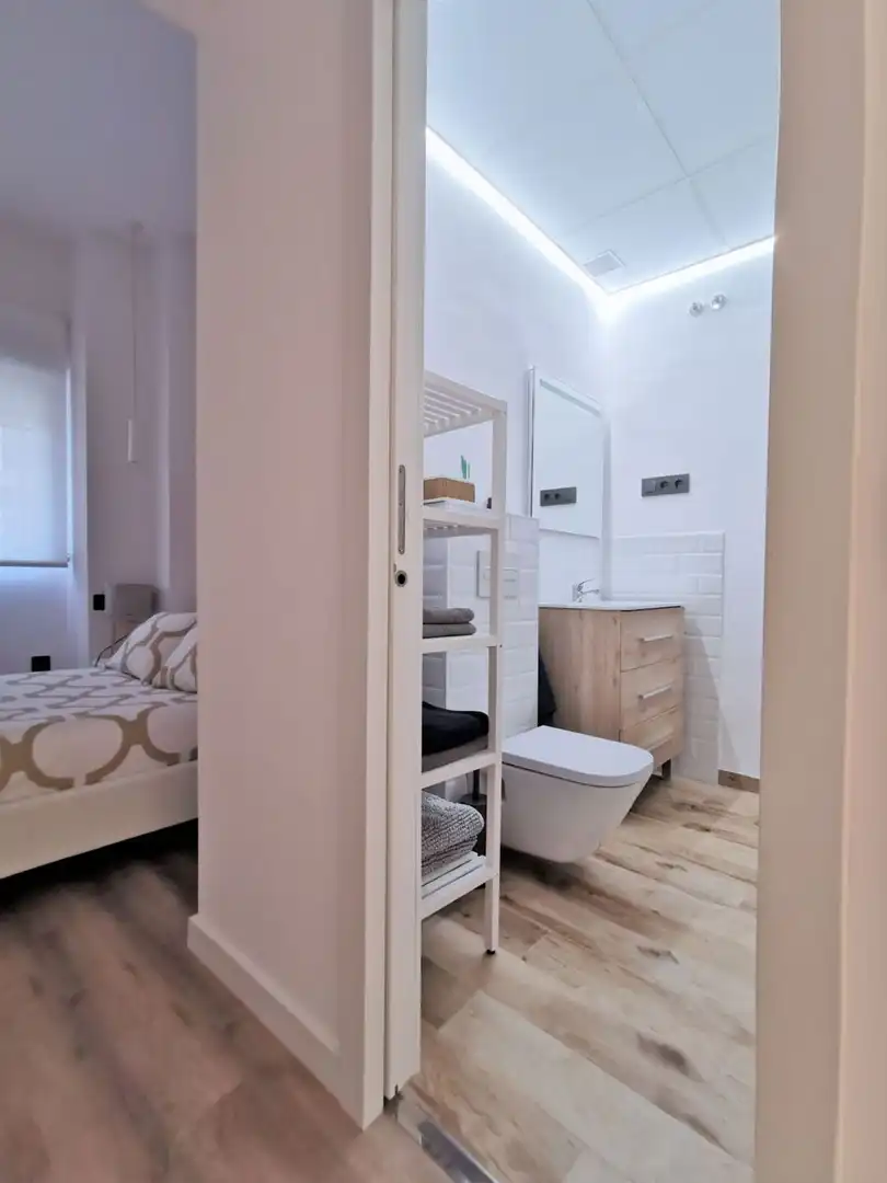 Badezimmer von Wohnungen zur Miete in Madrid mit Klimaanlage