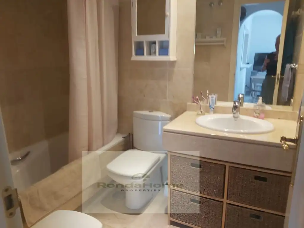 Badezimmer von Wohnung zur Miete in Marbella