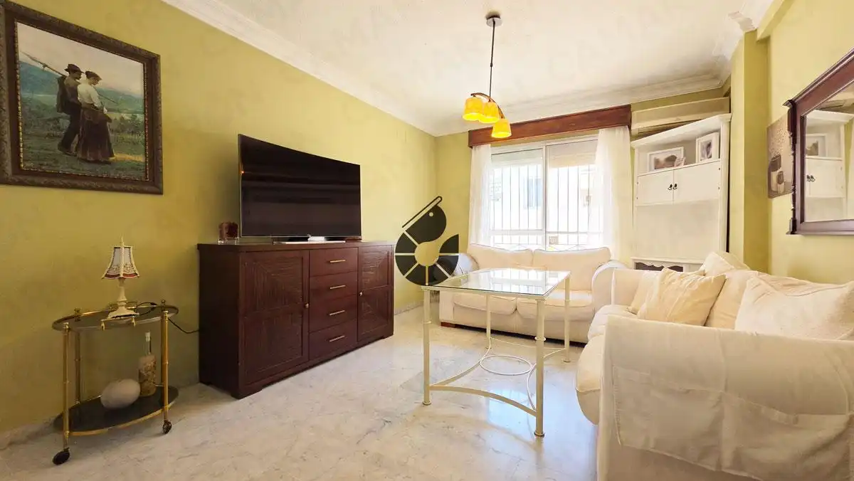 Sala de estar de Casa adosada en venta en Castilleja de la Cuesta con Aire acondicionado y Balcón