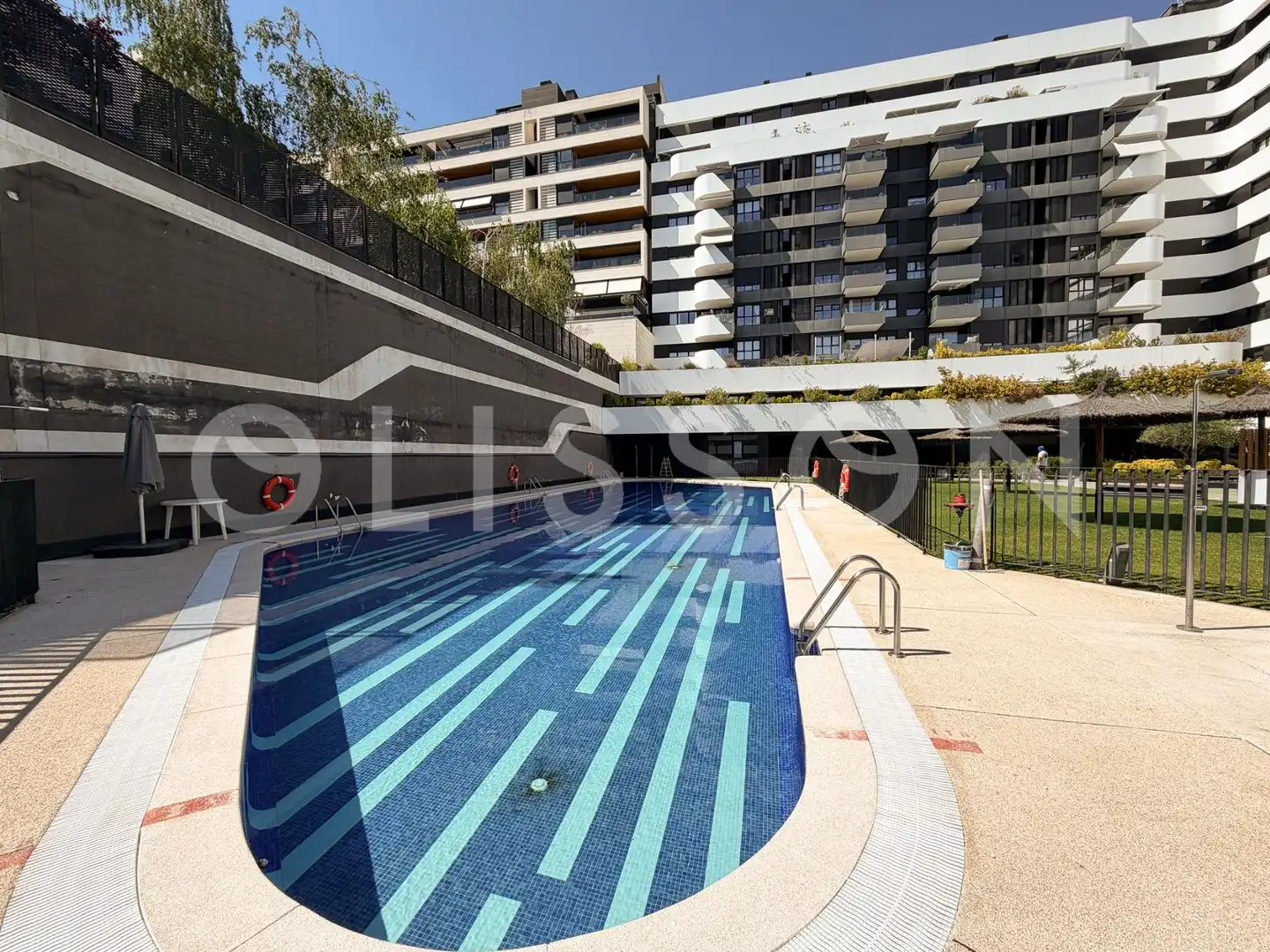 Piscina de Piso en venta en Madrid con Aire acondicionado, Calefacción y Terraza