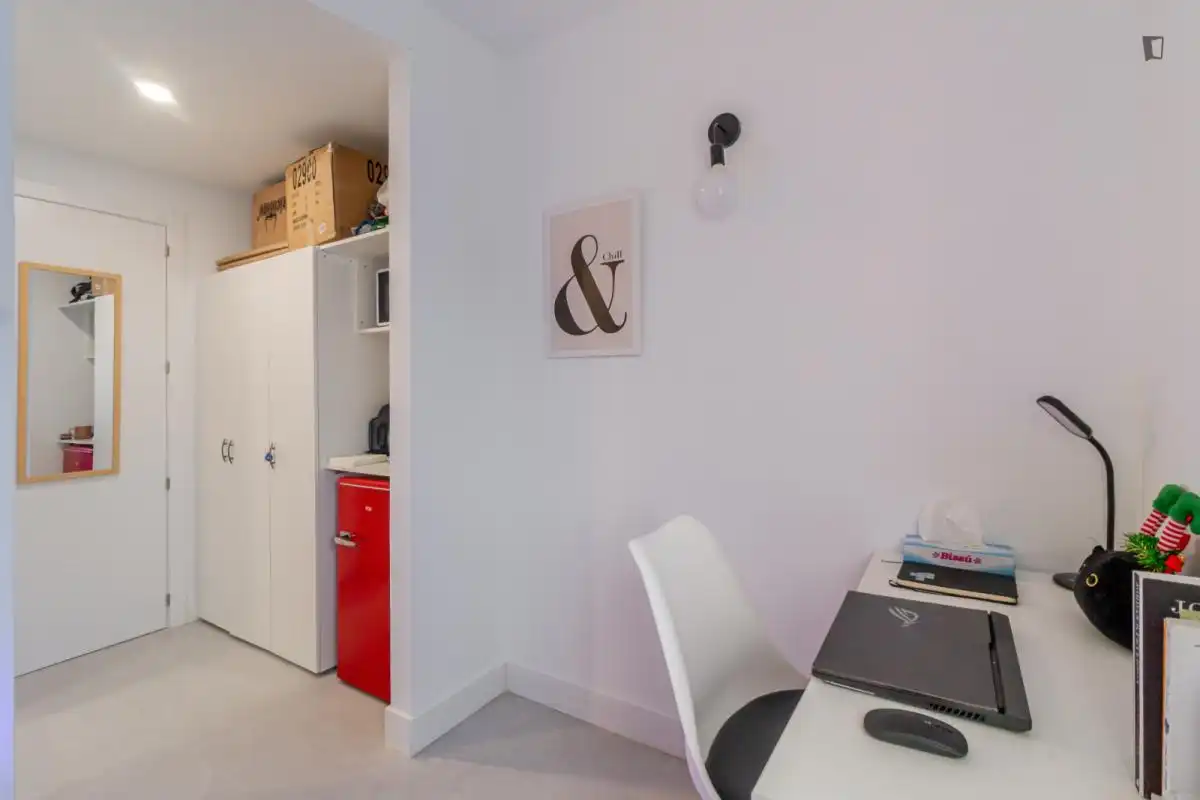 Dormitori de Apartament per a compartir en Villanueva de la Cañada amb Aire condicionat, Calefacció i Moblat