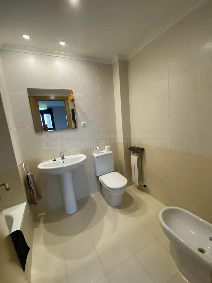 Baño de Piso en venta en Cirueña con Calefacción, Terraza y Trastero