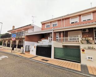 Vista exterior de Casa o xalet en venda en Arroyo de la Encomienda amb Terrassa