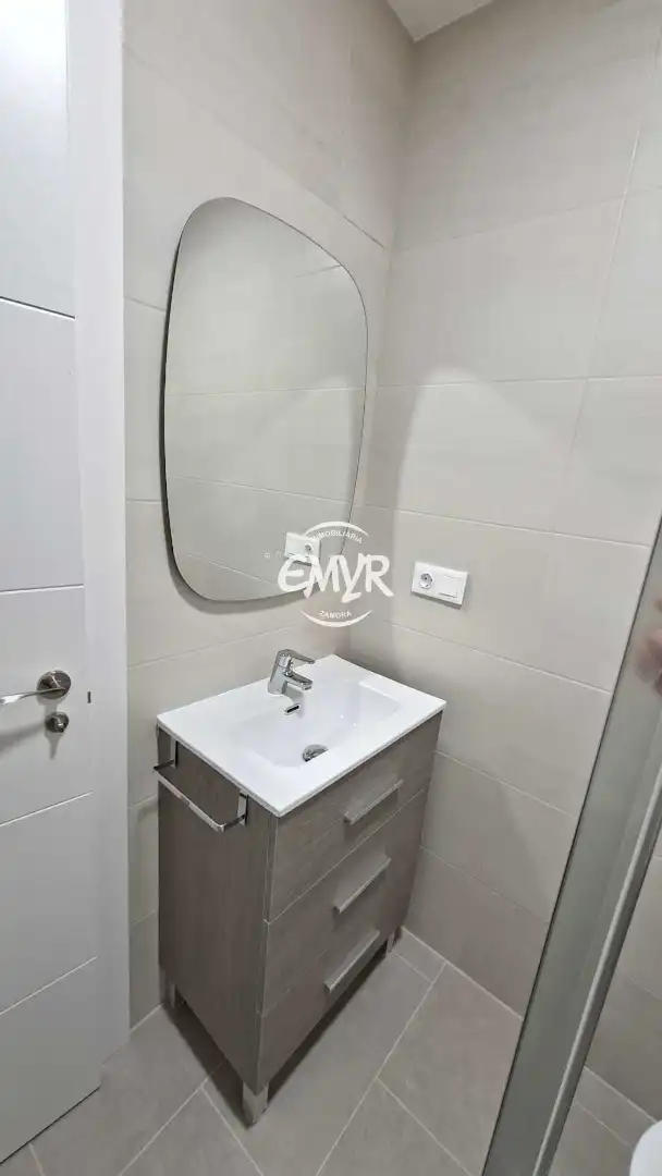 Badezimmer von Wohnung zur Miete in Zamora Capital  mit Heizung, Ofen und Waschmaschine