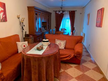 Casa con balcón en venta en Cazorla