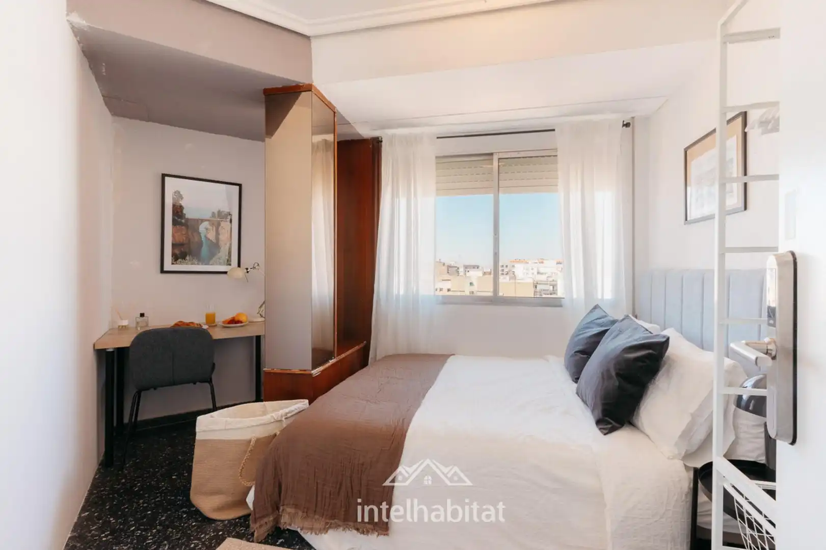 Bedroom of Flat for sale in Mislata  with Air Conditioner, Furnished and Balcony