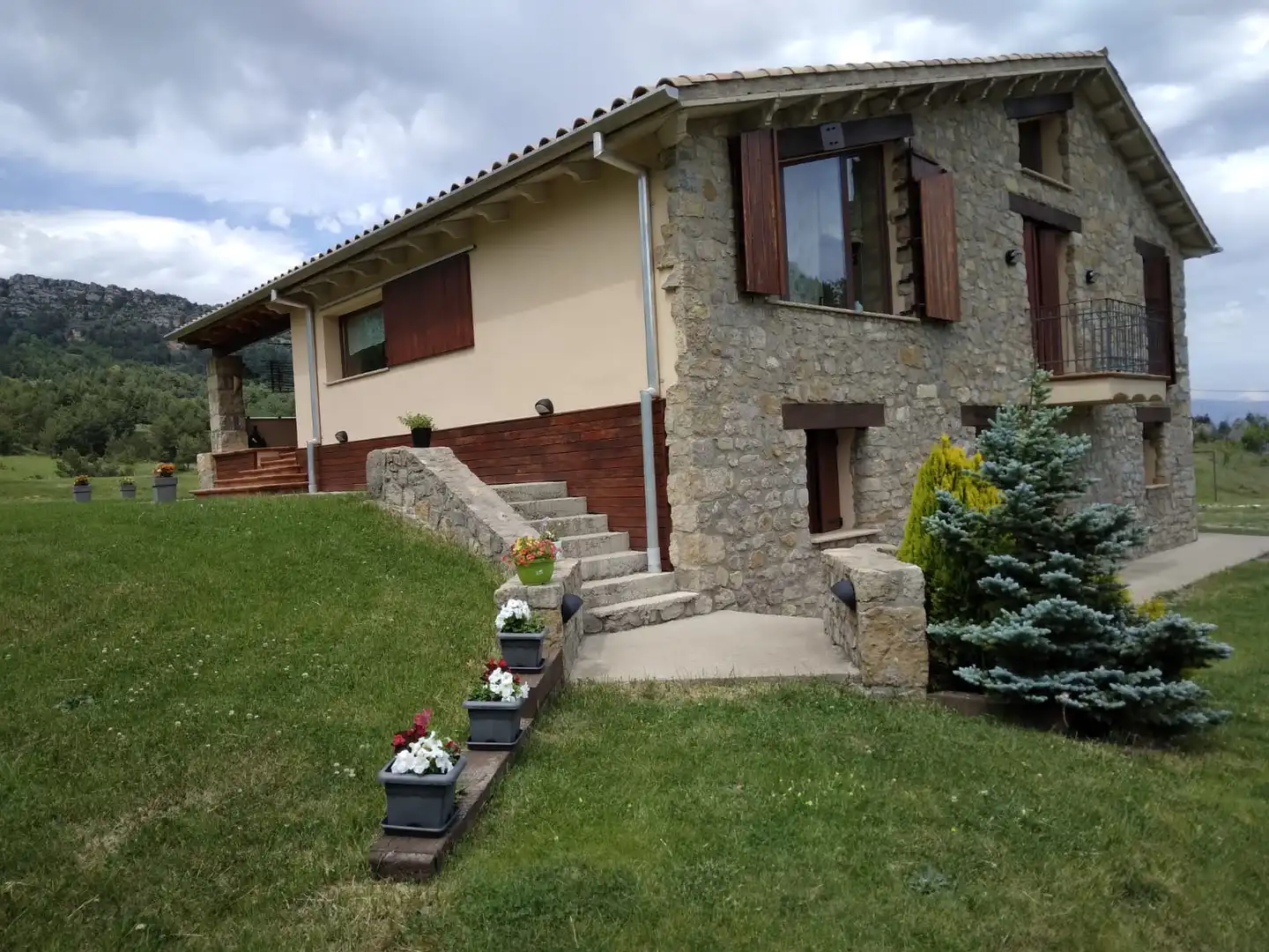 Außenansicht von Country house zum Verkauf in Vallcebre mit Heizung, Privatgarten und Möbliert