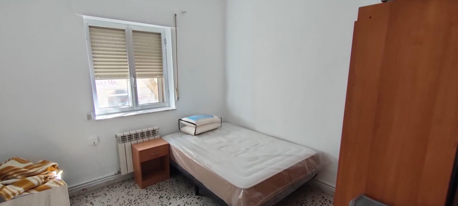Bedroom of Flat to rent in Salamanca Capital  with Heating and Balcony