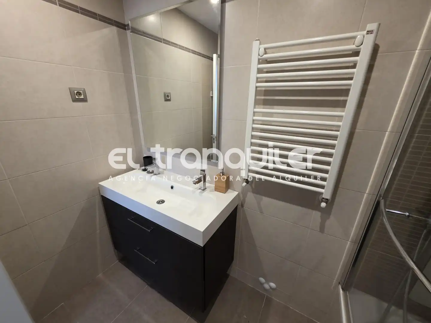Bathroom of Flat for rent in Madrid  with Air Conditioner, Parquet flooring and Storage room