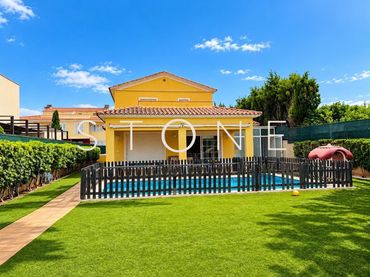Casa con piscina in vendita a Llucmaçanes