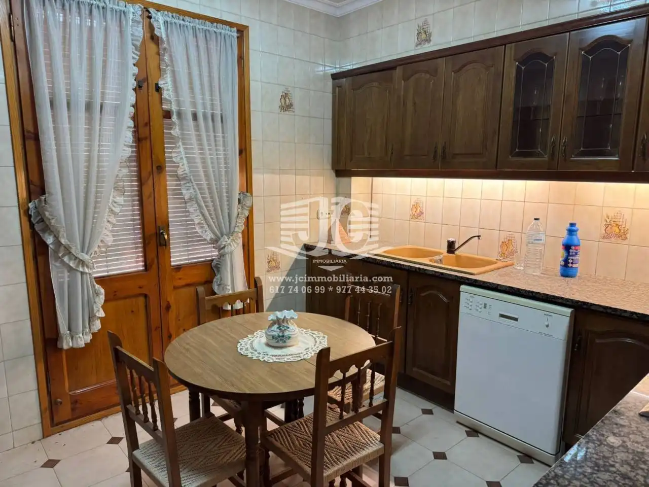 Cuina de Casa o xalet en venda en Tortosa amb Aire condicionat, Terrassa i Moblat