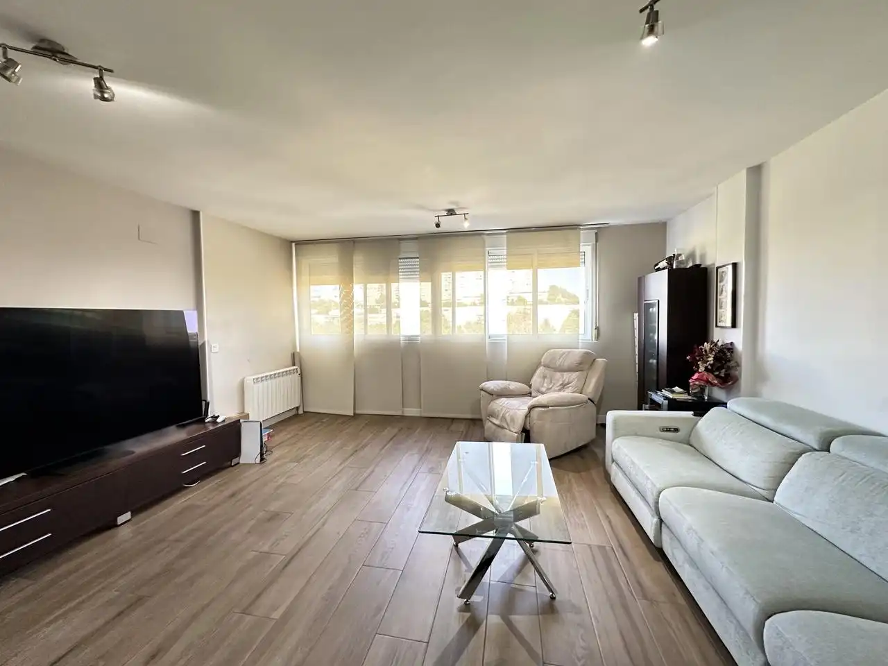 Living room of Flat for sale in Alicante / Alacant  with Air Conditioner, Parquet flooring and Storage room