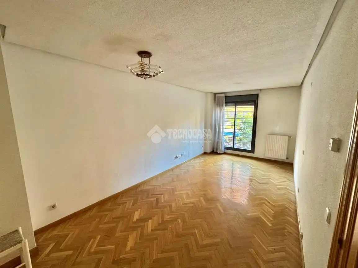 Bedroom of Flat for sale in Madrid  with Heating and Community pool