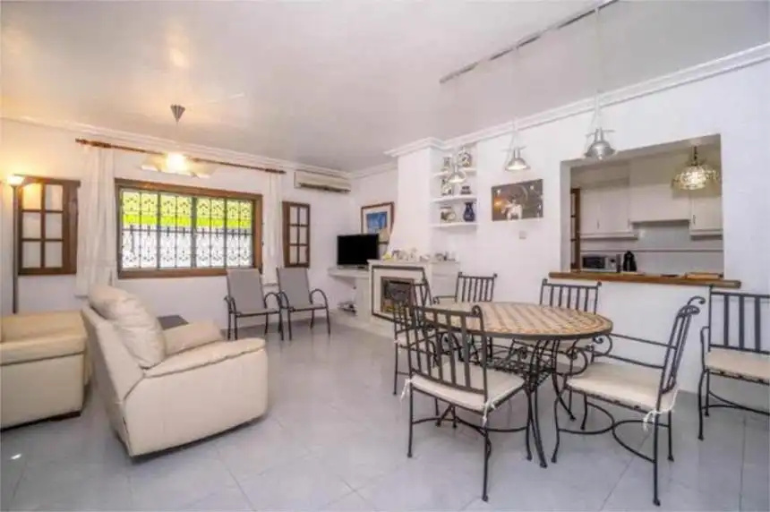 Maison mitoyenne avec piscine à vendre à Orihuela Costa