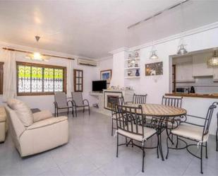 Sala d'estar de Casa adosada en venda en Orihuela amb Piscina