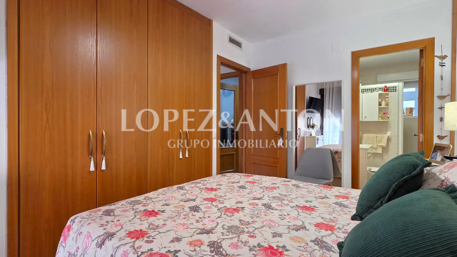 Bedroom of Flat for sale in L'Eliana  with Air Conditioner, Oven and Balcony