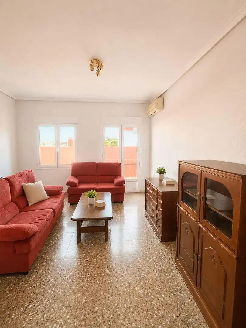 Sala de estar de Piso de alquiler en El Pinós / Pinoso con Balcón