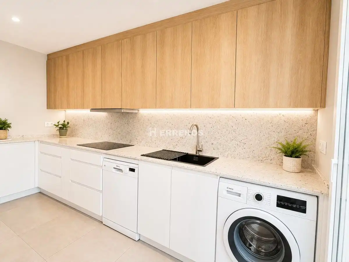 Cuina de Pis en venda en  Logroño amb Calefacció, Parquet i Terrassa