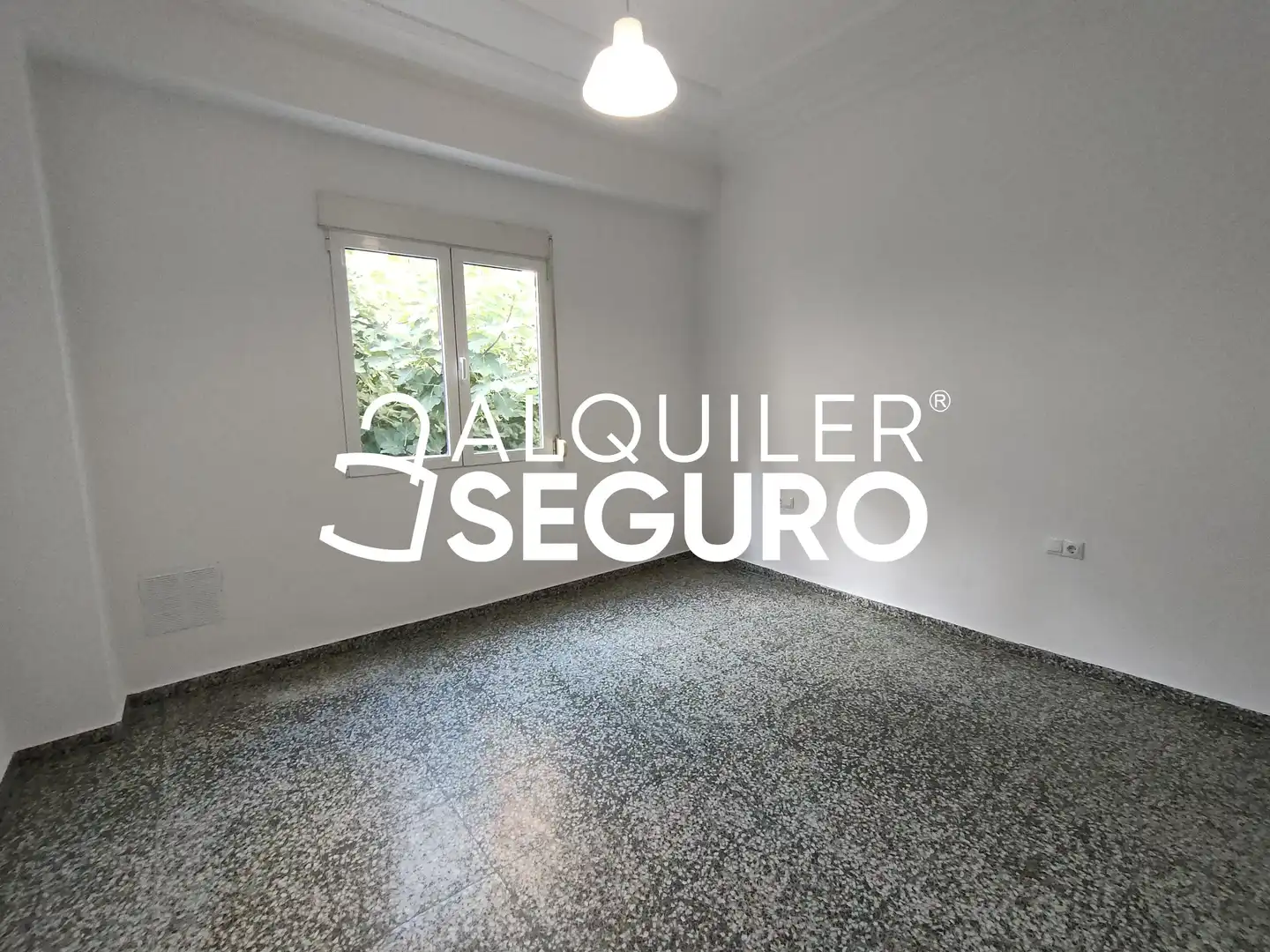 Schlafzimmer von Wohnung zur Miete in Valencia mit Klimaanlage