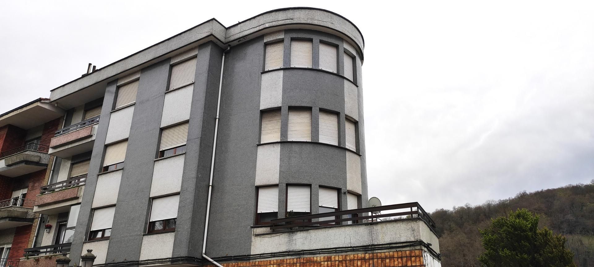 Vista exterior de Pis en venda en Bimenes amb Calefacció i Balcó
