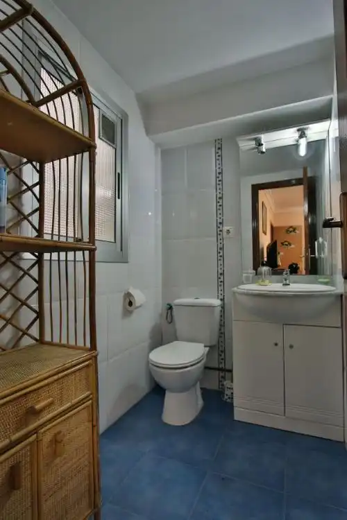 Badezimmer von Wohnung zur Miete in Valencia mit Möbliert