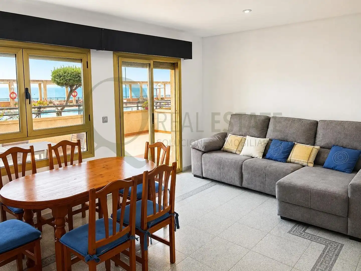 Außenansicht von Wohnung zur Miete in El Campello mit Heizung, Privatgarten und Terrasse