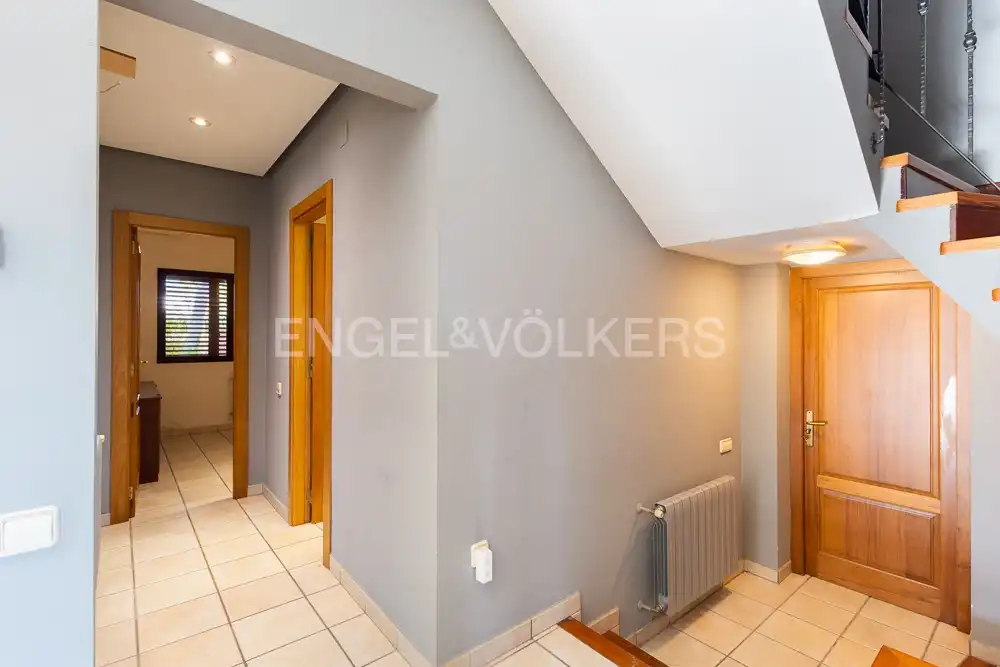 Houses for sale in La Pobla de Vallbona  with Air Conditioner, Heating and Private garden